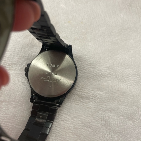 Timex Men’s Black on Black, Stainless Steel Bracelet. - Picture 6 of 6